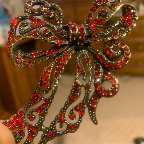 Red ribbon rhinestone pin - Picture 3 of 4